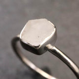 ロシア産 フェナカイト 6.7X6.5mm 原石 リング 14号 (ID:41046)