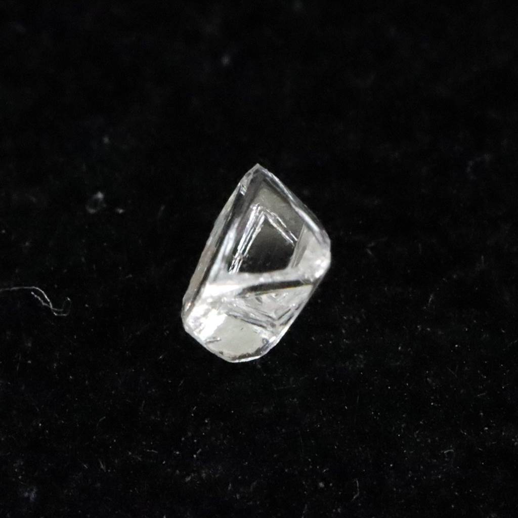 天然 ダイヤモンド ソーヤブル結晶 八面体 0.061ct (ID:41279)