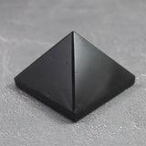 中国山東省産　黒水晶 モリオン　30mm ピラミッド 23.8g (ID:42381)