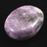 インド産 レピドライト 56mmパームストーン 101.1g (ID:42424)