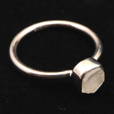 ロシア産 フェナカイト 5.7X5.3mm 原石 リング 13号 (ID:42764)