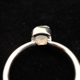ロシア産 フェナカイト 5.7X5.3mm 原石 リング 13号 (ID:42764)