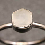 ロシア産 フェナカイト 5.7X5.3mm 原石 リング 13号 (ID:42764)
