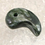 セラフィナイト クリノクロア 30mm 勾玉 8.8g (ID:43647)