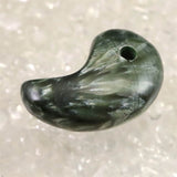 セラフィナイト クリノクロア 30mm 勾玉 8.8g (ID:43647)