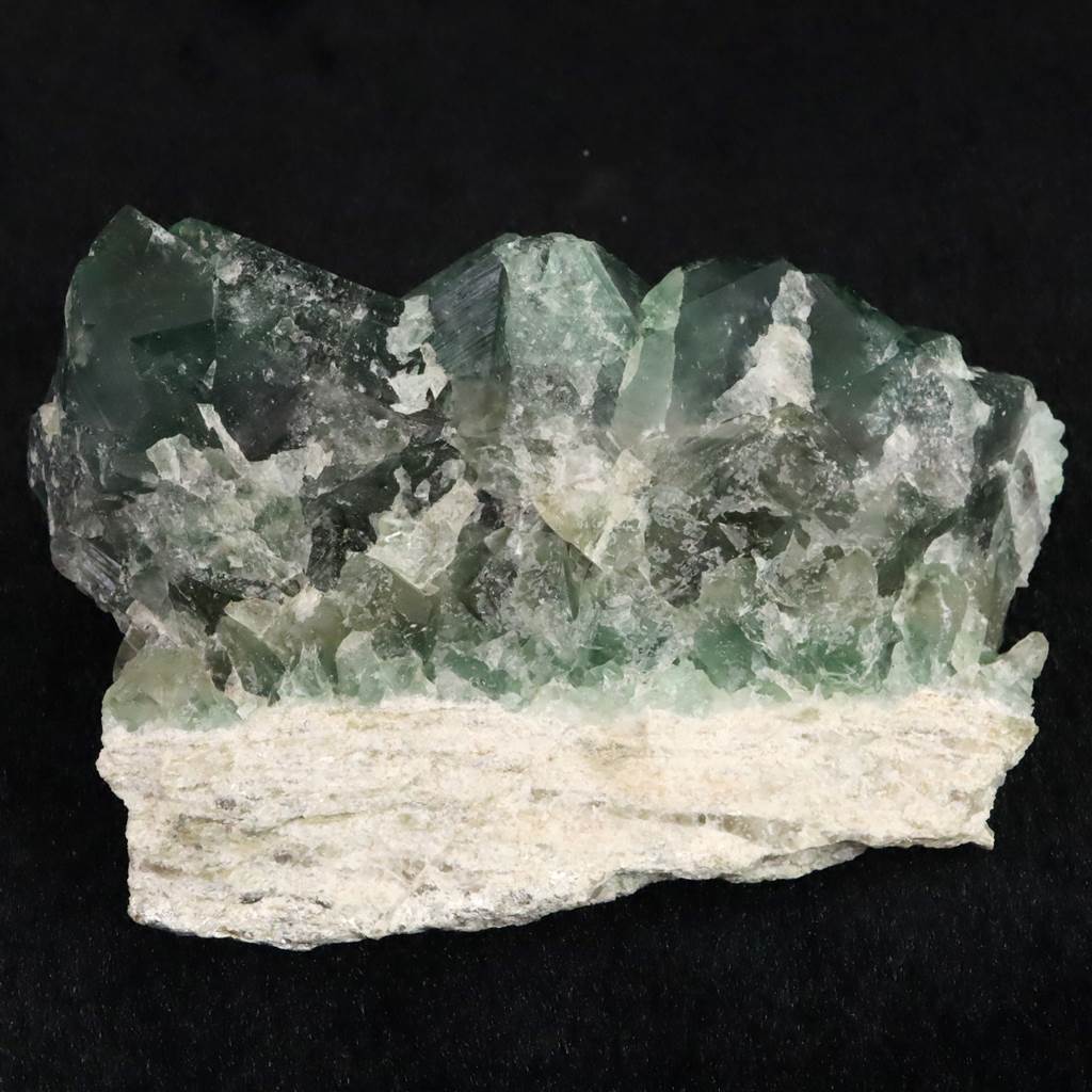 フローライト 蛍石 120mm原石 蛍光 607g (ID:44290) | 榎本通商