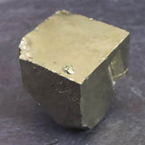 スペイン産 パイライト 黄鉄鉱  32mmキューブ 135.9g (ID:44766)