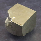 スペイン産 パイライト 黄鉄鉱  32mmキューブ 135.9g (ID:44766)