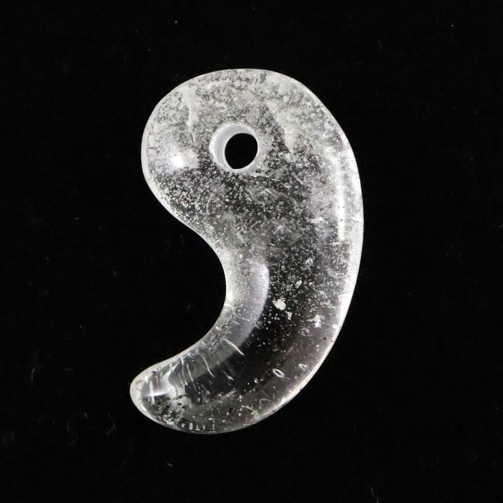 チベット カイラス産 ヒマラヤ 水晶 勾玉 4.24g (ID:45041) | 榎本通商