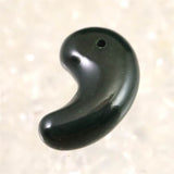 出雲碧玉 出雲石  SA  16.5mm勾玉 ディレクトリカード付 1.36g (ID:46176)