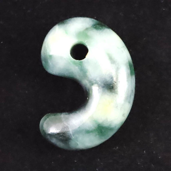 糸魚川翡翠  ヒスイ 小滝産 緑 30mm勾玉 ディレクトリカード付 11.8g (ID:46283)