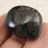 H&E社 アルベゾナイト アルベゾン閃石 タンブル 14.4g (ID:48525)