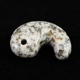 京都府産　鞍馬石 33mm勾玉 証明書付 8.8g　 (ID:49216)