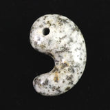 京都府産　鞍馬石 33mm勾玉 証明書付 8.8g　 (ID:49216)