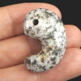 京都府産　鞍馬石 33mm勾玉 証明書付 8.8g　 (ID:49216)