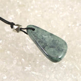 H&E社 ニュージーランド グリーンストーン タンブル コードペンンダント 5.7g (ID:50543)