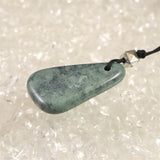 H&E社 ニュージーランド グリーンストーン タンブル コードペンンダント 5.7g (ID:50543)