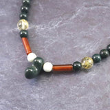 出雲碧玉 出雲石 美保岐玉 18mm勾玉 ビーズ ネックレス　ディレクトリカード付 24.84g (ID:50707)