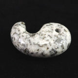 京都府産　鞍馬石 30mm勾玉 証明書付 9.0g　 (ID:53034)