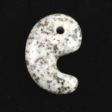 京都府産　鞍馬石 30mm勾玉 証明書付 9.0g　 (ID:53034)