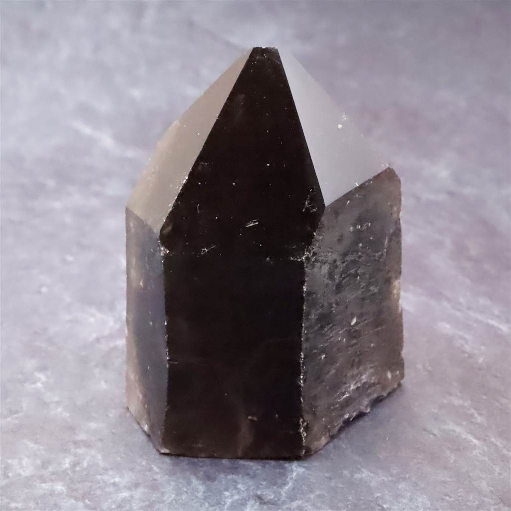 モンドクォーツ2023 条線が特徴のズングリスモーキークォーツ スモーキークォーツ | 榎本通商
