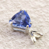 H&E社  シベリアンブルークォーツ 8mmトライアングル ペンダントトップ 0.8g (ID:53603)