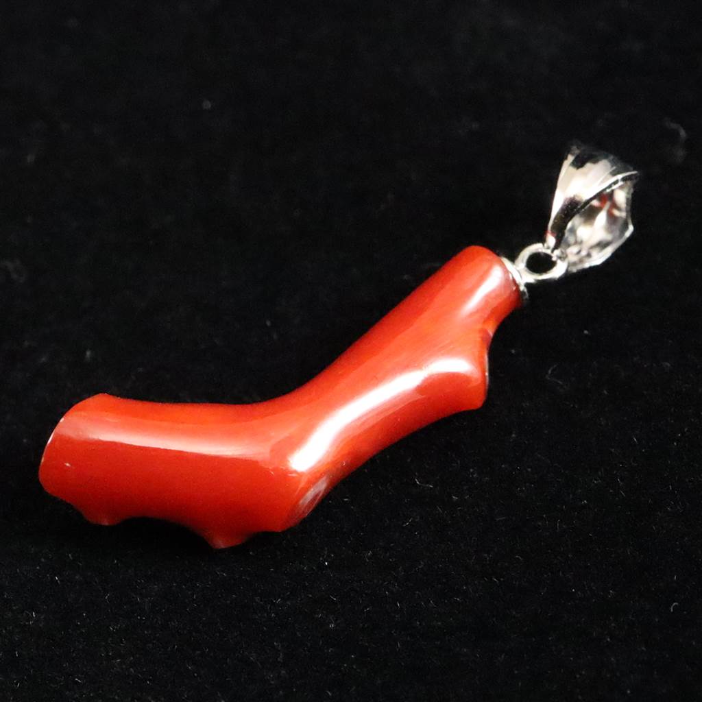 宮古島産 天然 宝石珊瑚 血赤サンゴ ペンダントトップ 1.35g (ID 