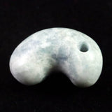 糸魚川翡翠  ヒスイ 小滝産 薄青 30mm勾玉 ディレクトリカード付 16.0g (ID:54519)