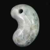 糸魚川翡翠  ヒスイ 小滝産 薄青 30mm勾玉 ディレクトリカード付 16.0g (ID:54519)