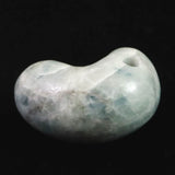 糸魚川翡翠  ヒスイ 小滝産 薄青 30mm勾玉 ディレクトリカード付 16.0g (ID:54519)