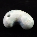 糸魚川翡翠  ヒスイ 小滝産 薄青 30mm勾玉 ディレクトリカード付 16.0g (ID:54519)