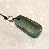 H&E社 ニュージーランド グリーンストーン タンブル コードペンンダント 5.9g (ID:55194)