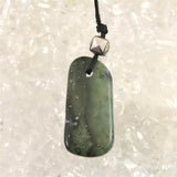 H&E社 ニュージーランド グリーンストーン タンブル コードペンンダント 5.9g (ID:55194)
