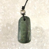 H&E社 ニュージーランド グリーンストーン タンブル コードペンンダント 5.9g (ID:55194)