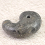 沖縄県　美ら海石 34mm勾玉 証明書付 13.6g (ID:56480)