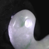 糸魚川翡翠 薄緑 25mm勾玉 現代の名工作 証明書付　4.4g (ID:57989)