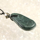 H&E社 ニュージーランド グリーンストーン タンブル コードペンンダント 5.9g (ID:59080)