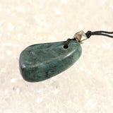 H&E社 ニュージーランド グリーンストーン タンブル コードペンンダント 5.9g (ID:59080)