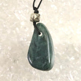 H&E社 ニュージーランド グリーンストーン タンブル コードペンンダント 5.9g (ID:59080)