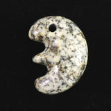 京都府産　鞍馬石 31mm 獣型 勾玉 証明書付 11.5g　 (ID:61425)