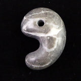 近江多賀石　33mm　勾玉　証明書付 13.1g (ID:61898)