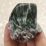 セラフィナイト クリノクロア 49mm原石 一部磨き 47g (ID:64563)