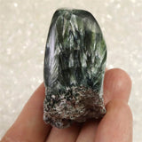 セラフィナイト クリノクロア 49mm原石 一部磨き 47g (ID:64563)