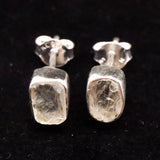 ロシア産 フェナカイト 6mm原石 ピアス 1.3g (ID:64579)