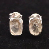 ロシア産 フェナカイト 6mm原石 ピアス 1.3g (ID:64579)