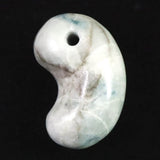 糸魚川翡翠  ヒスイ 小滝産 薄青 28mm勾玉 ディレクトリカード付 12.9g (ID:64930)