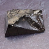 隠岐の島 黒曜石 47mm原石 カット ディレクトリカード付 44.1g (ID:66911)