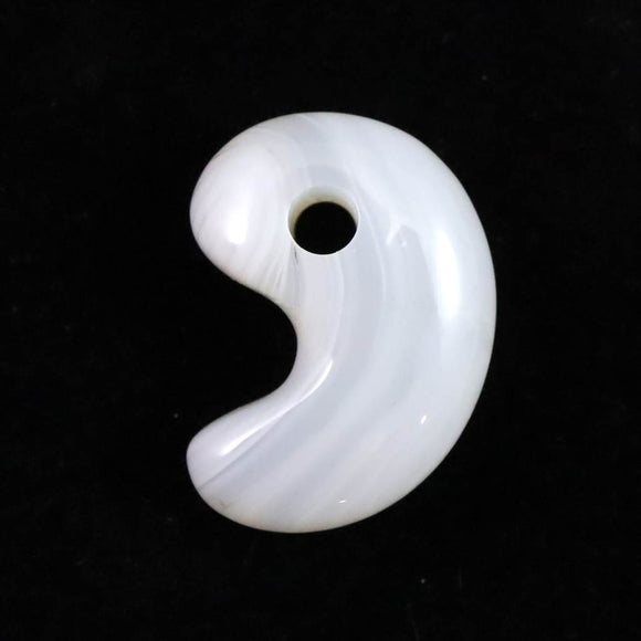 北海道 花石メノウ 瑪瑙 20mm勾玉 ディレクトリカード付 3.2g (ID:67179)