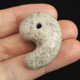 宮崎県産 二ニギ水晶　 33mm勾玉 証明書付 13.7g (ID:67508)