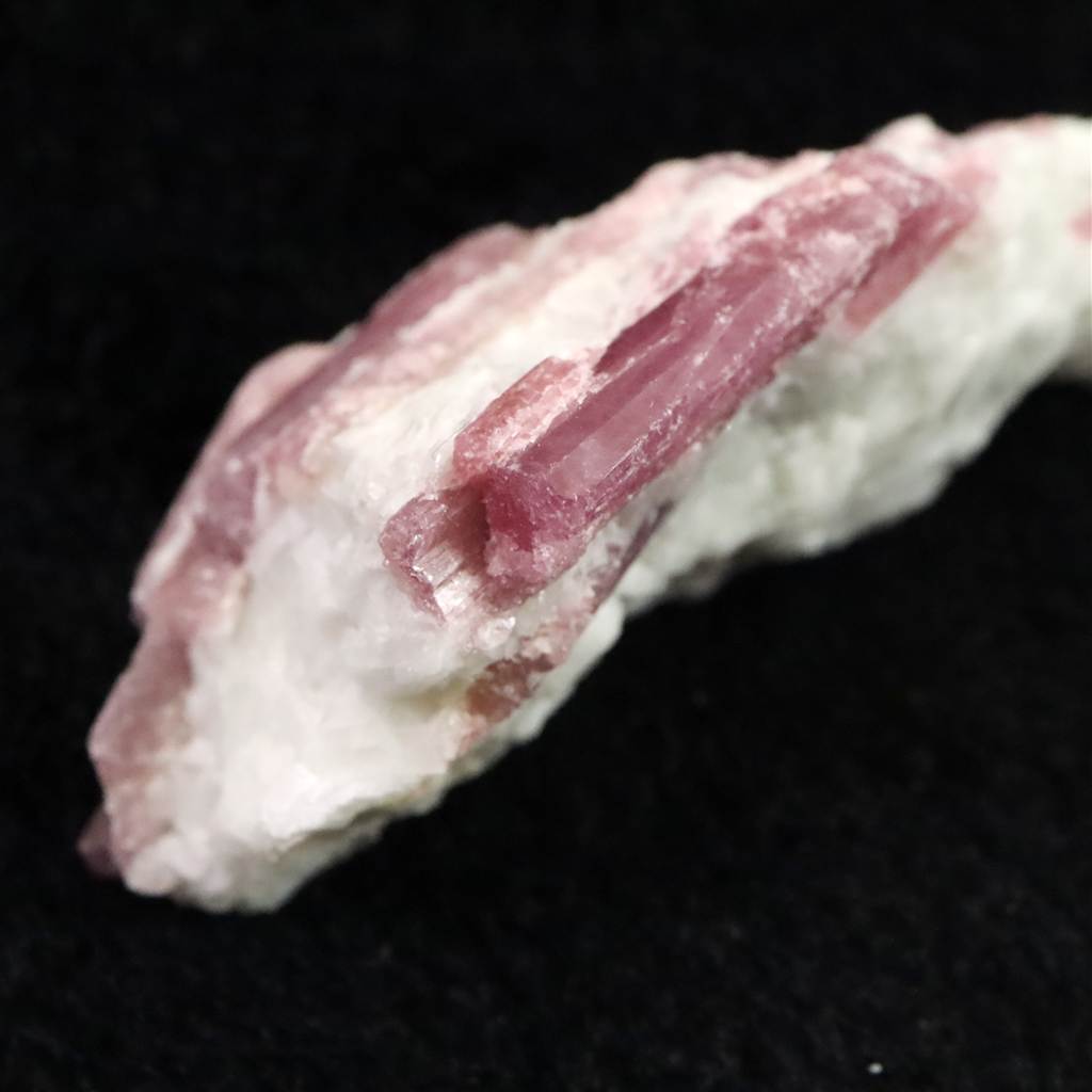 ピンクトルマリン入り水晶 69mm原石 33.1g (ID:67835) | 榎本通商